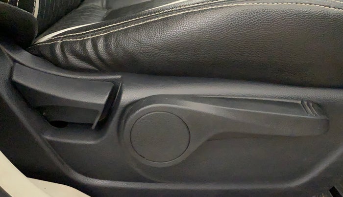 2020 Mahindra XUV300 W8 1.2 PETROL, Petrol, Manual, 50 km, Driver Side Adjustment Panel