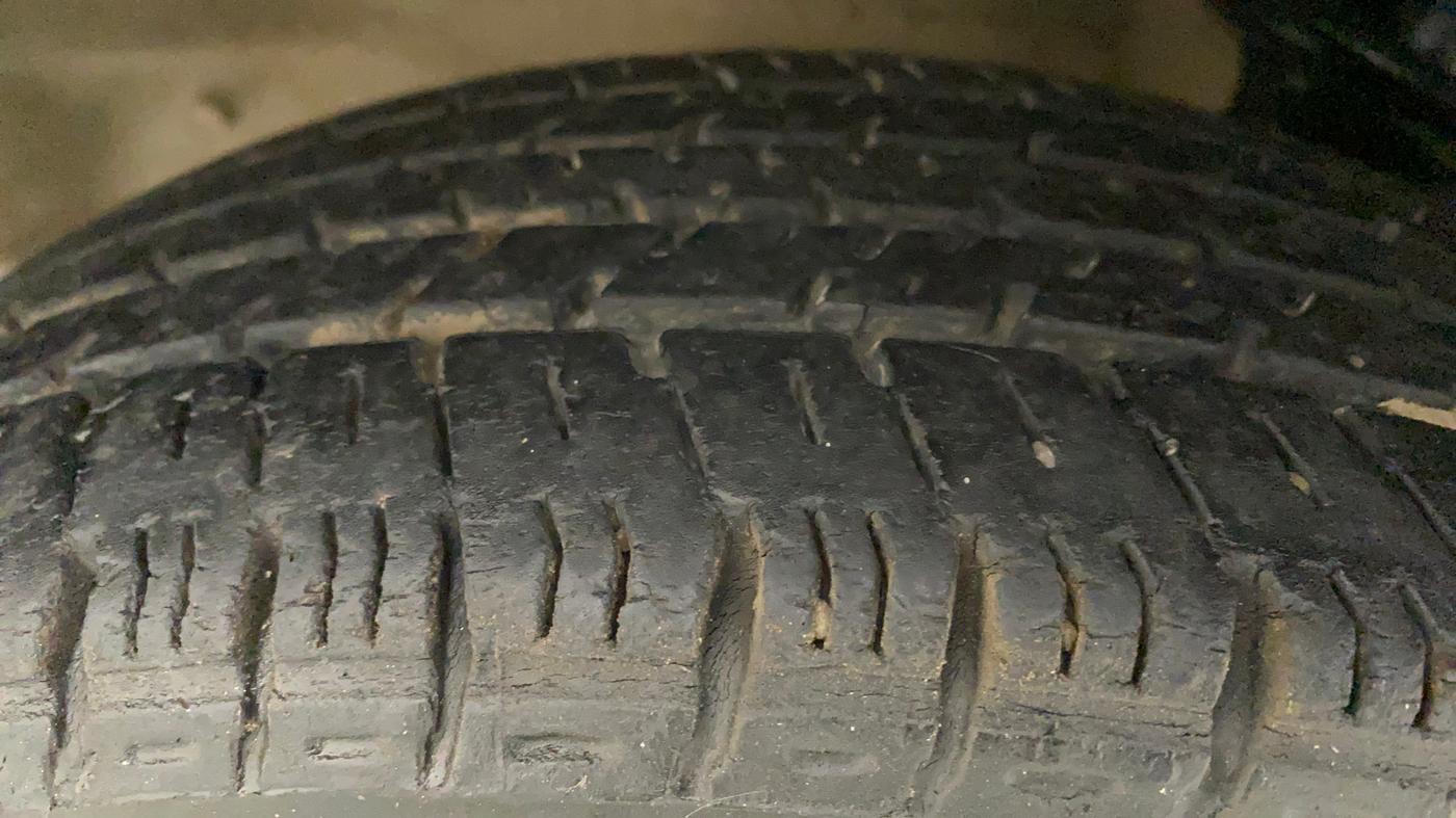 2016 Maruti Alto K10 VXI AMT, Petrol, Automatic, 62,087 km, Left Front Tyre Tread