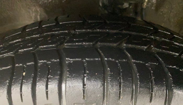 2016 Maruti Alto 800 LXI, Petrol, Manual, 19,105 km, Left Front Tyre Tread