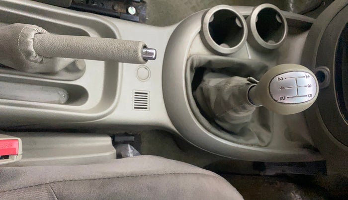 2013 Mahindra Quanto C6, Diesel, Manual, 42,389 km, Gear Lever