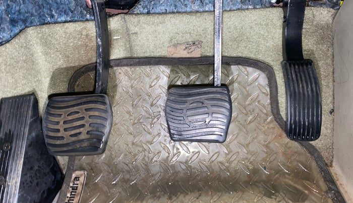 2013 Mahindra Quanto C6, Diesel, Manual, 42,389 km, Pedals