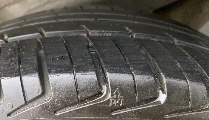 2013 Maruti Wagon R 1.0 VXI, Petrol, Manual, 54,296 km, Right Rear Tyre Tread