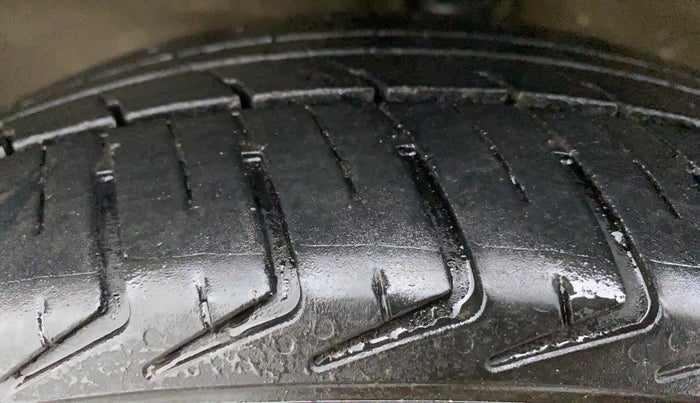 2013 Maruti Wagon R 1.0 VXI, Petrol, Manual, 54,296 km, Left Front Tyre Tread