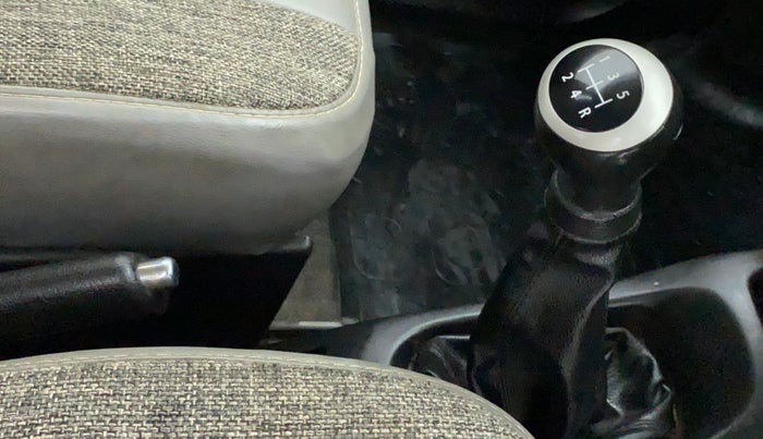 2013 Maruti Wagon R 1.0 VXI, Petrol, Manual, 54,296 km, Gear Lever