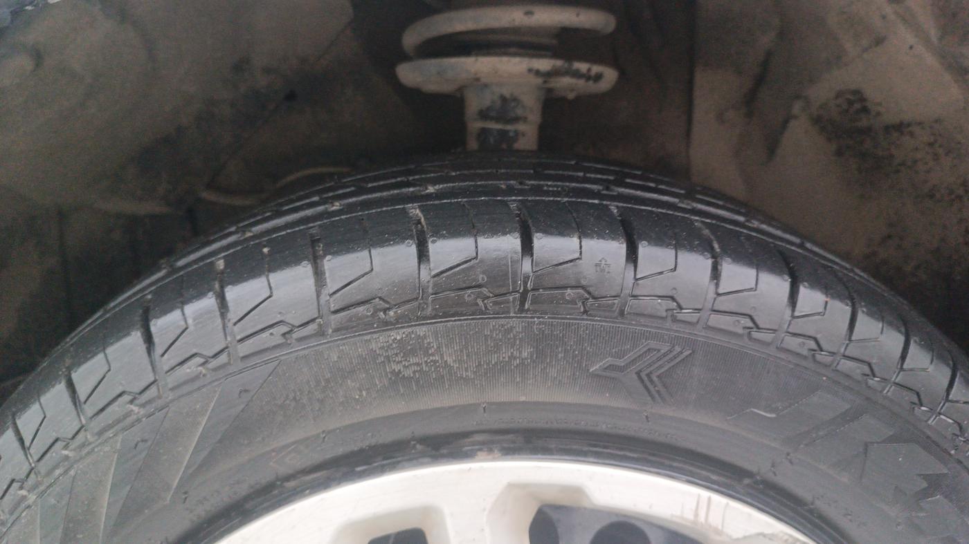 2021 Maruti Vitara Brezza VXI AT SHVS, Petrol, Automatic, 1,06,231 km, Left Front Tyre Tread