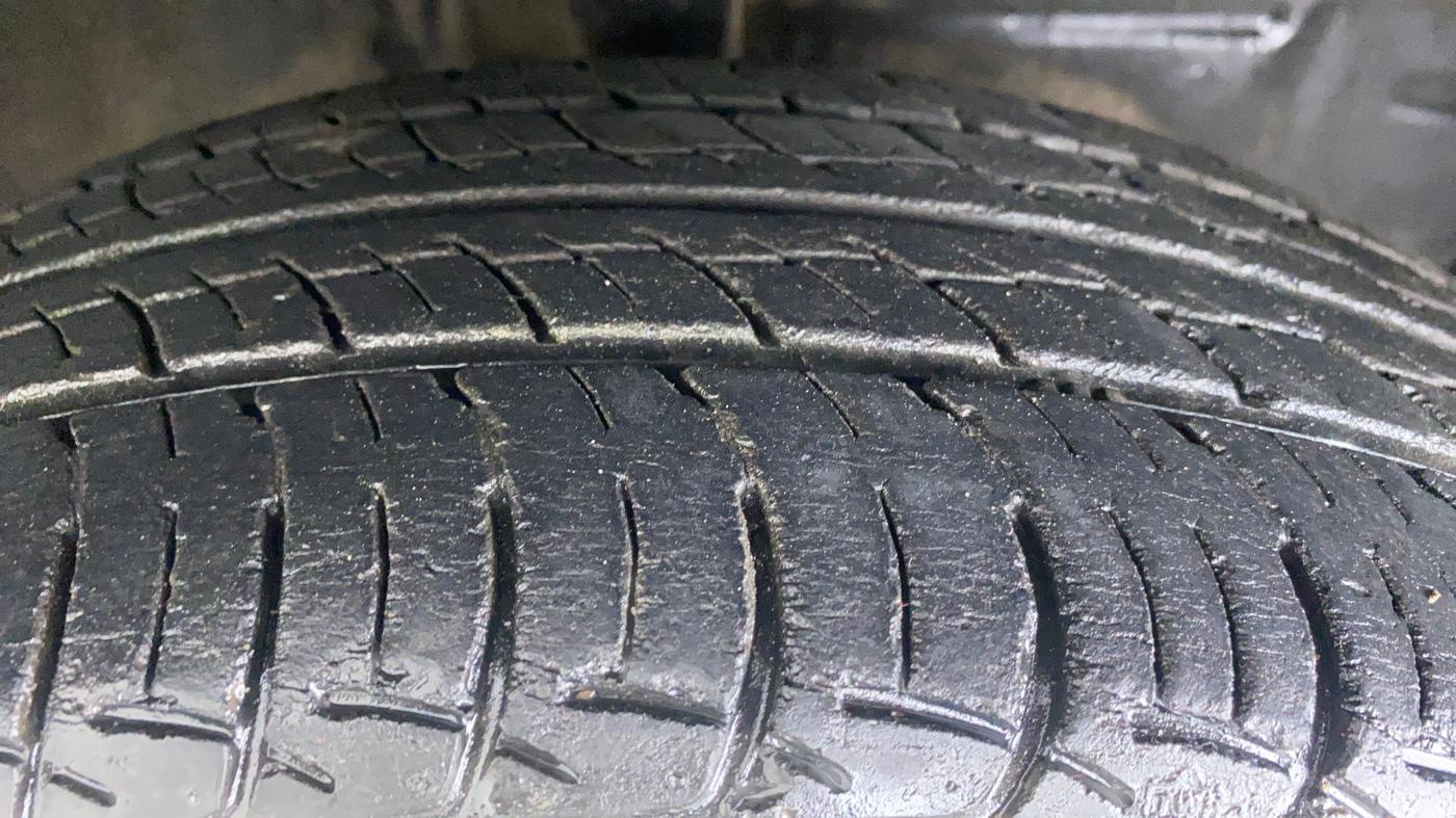 2014 Toyota Etios Liva G, Petrol, Manual, 25,919 km, Right Front Tyre Tread