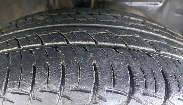 2014 Toyota Etios Liva G, Petrol, Manual, 25,919 km, Right Front Tyre Tread