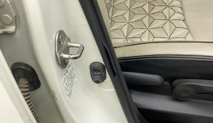 2018 Maruti Vitara Brezza ZDI AMT, Diesel, Automatic, 45,717 km, Driver-side door - Beading has minor damage