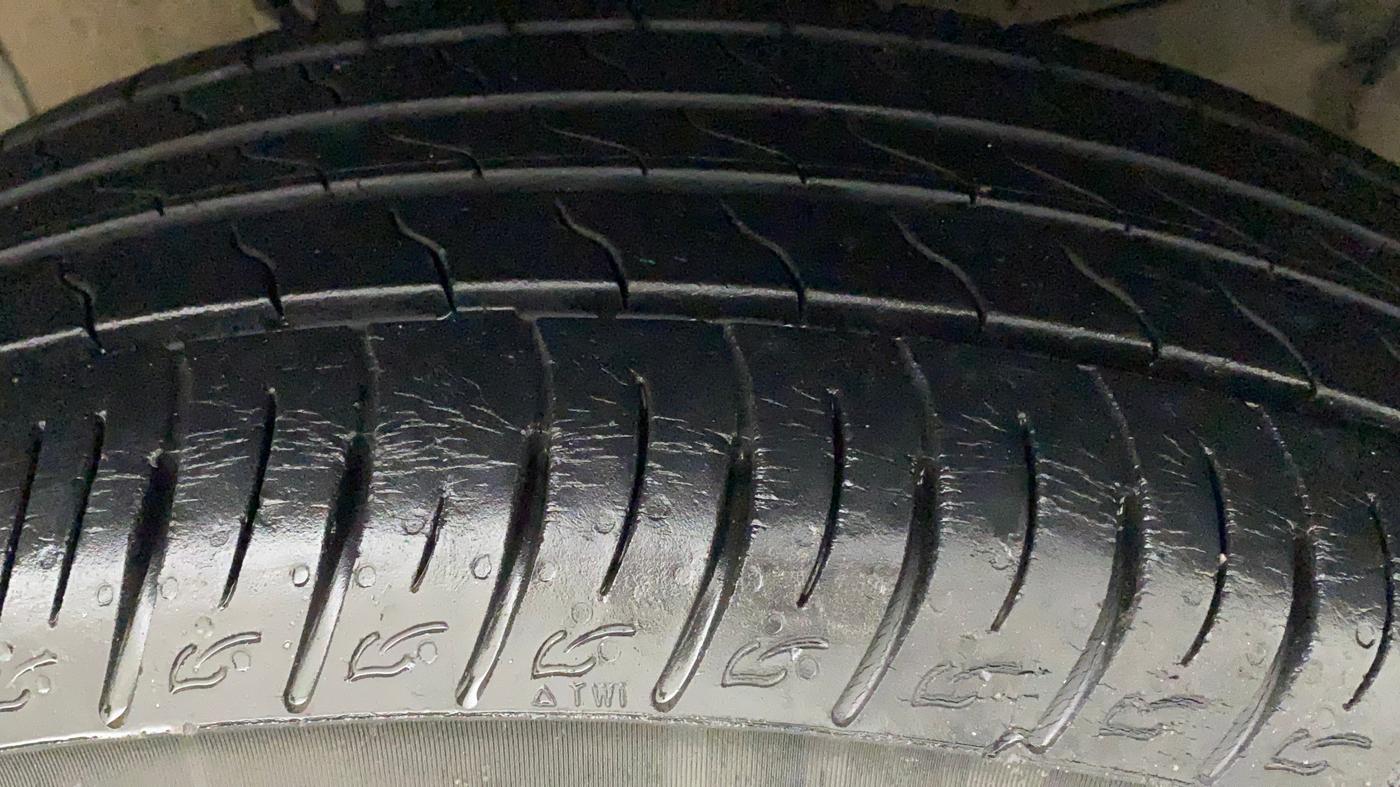 2018 Maruti Vitara Brezza ZDI AMT, Diesel, Automatic, 45,717 km, Right Front Tyre Tread