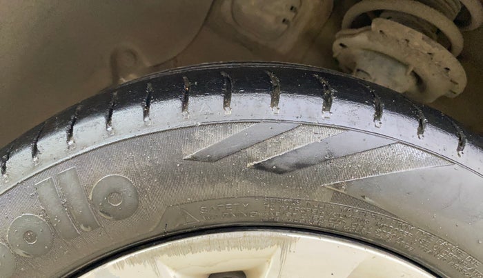 2015 Hyundai Grand i10 SPORTZ 1.2 KAPPA VTVT, CNG, Manual, 87,285 km, Left Front Tyre Tread