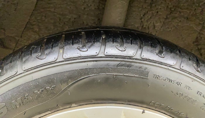 2015 Hyundai Grand i10 SPORTZ 1.2 KAPPA VTVT, CNG, Manual, 87,285 km, Right Rear Tyre Tread