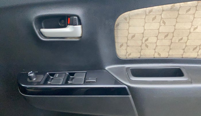 2017 Maruti Wagon R 1.0 VXI, Petrol, Manual, 88,722 km, Driver Side Door Panels Control