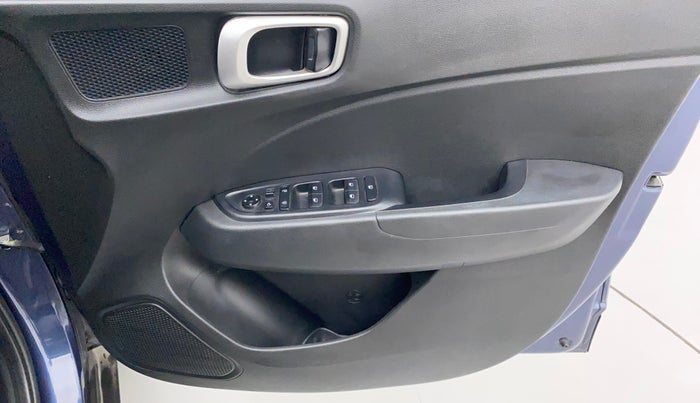 2022 Hyundai VENUE SX PLUS 1.0 TURBO DCT, Petrol, Automatic, 23,220 km, Driver Side Door Panels Control