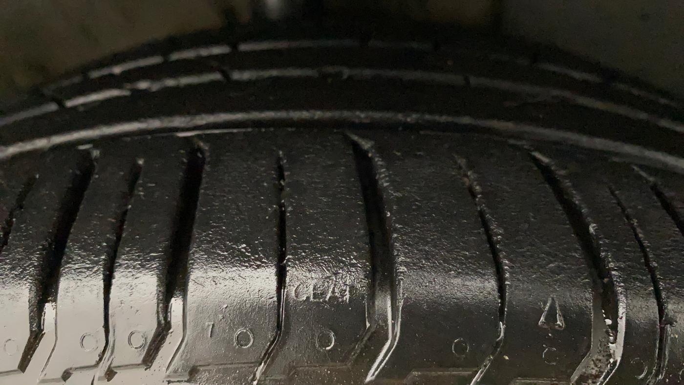 2022 Hyundai VENUE SX PLUS 1.0 TURBO DCT, Petrol, Automatic, 23,220 km, Right Front Tyre Tread
