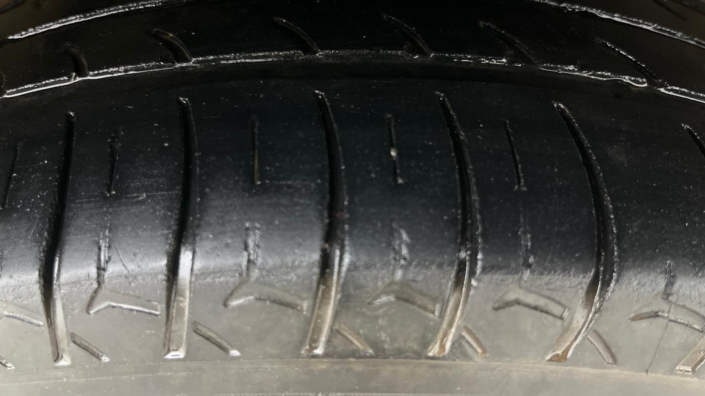 2016 Honda City 1.5L I-VTEC V MT, Petrol, Manual, 1,29,150 km, Right Front Tyre Tread