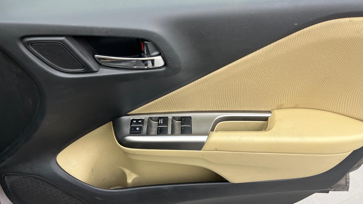 2016 Honda City 1.5L I-VTEC V MT, Petrol, Manual, 1,29,150 km, Driver Side Door Panels Control