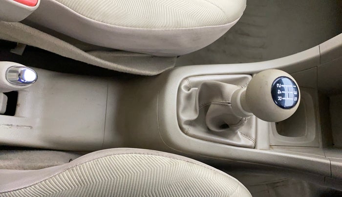 2016 Maruti Ertiga VXI, CNG, Manual, 1,30,738 km, Gear Lever