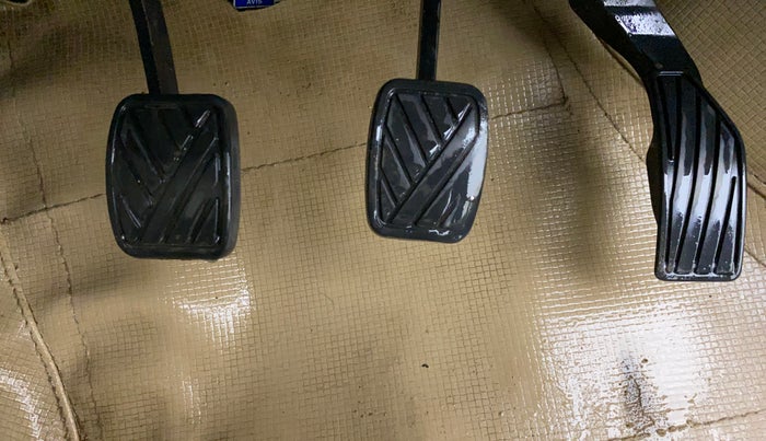 2016 Maruti Ertiga VXI, CNG, Manual, 1,30,738 km, Pedals