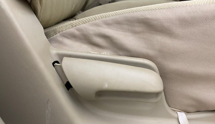 2016 Maruti Ertiga VXI, CNG, Manual, 1,30,738 km, Driver Side Adjustment Panel