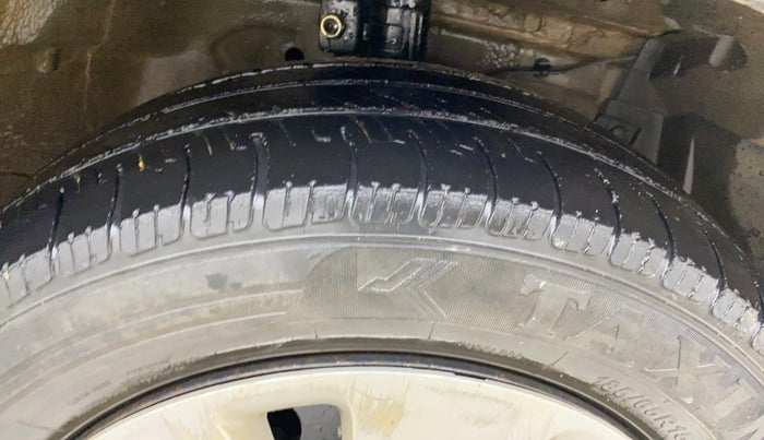 2016 Maruti Ertiga VXI, CNG, Manual, 1,30,738 km, Right Front Tyre Tread