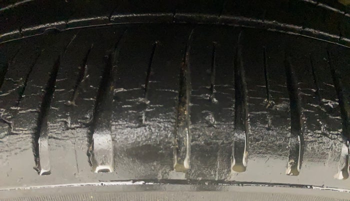 2015 Honda City 1.5L I-VTEC SV CVT, Petrol, Automatic, 1,07,354 km, Left Front Tyre Tread