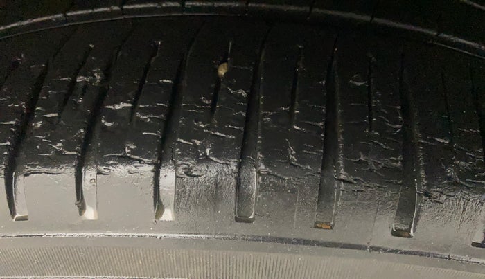 2015 Honda City 1.5L I-VTEC SV CVT, Petrol, Automatic, 1,07,354 km, Right Front Tyre Tread