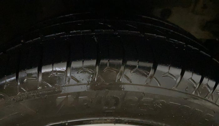 2023 KIA CARENS PRESTIGE 1.5 PETROL 7 STR, Petrol, Manual, 38,215 km, Right Front Tyre Tread