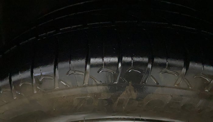 2023 KIA CARENS PRESTIGE 1.5 PETROL 7 STR, Petrol, Manual, 38,215 km, Left Front Tyre Tread