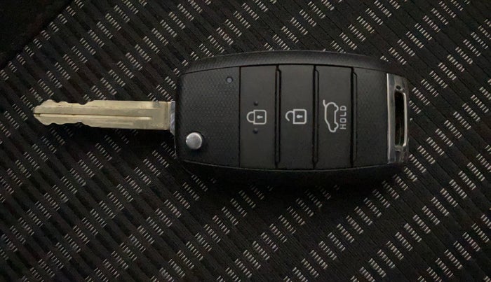 2023 KIA CARENS PRESTIGE 1.5 PETROL 7 STR, Petrol, Manual, 38,215 km, Key Close Up