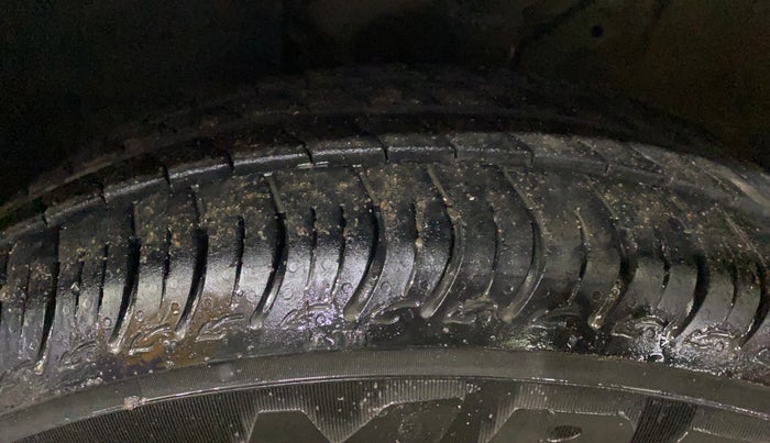 2023 Maruti New Wagon-R VXI CNG 1.0, CNG, Manual, 92,915 km, Left Front Tyre Tread