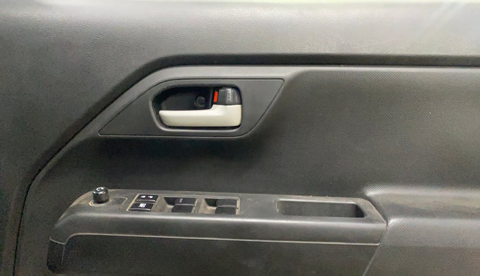 2023 Maruti New Wagon-R VXI CNG 1.0, CNG, Manual, 92,915 km, Driver Side Door Panels Control