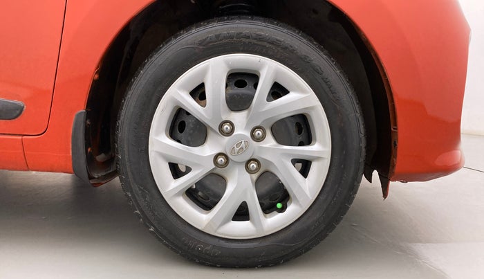 2018 Hyundai Grand i10 MAGNA AT 1.2 KAPPA VTVT, Petrol, Automatic, 26,646 km, Right Front Wheel