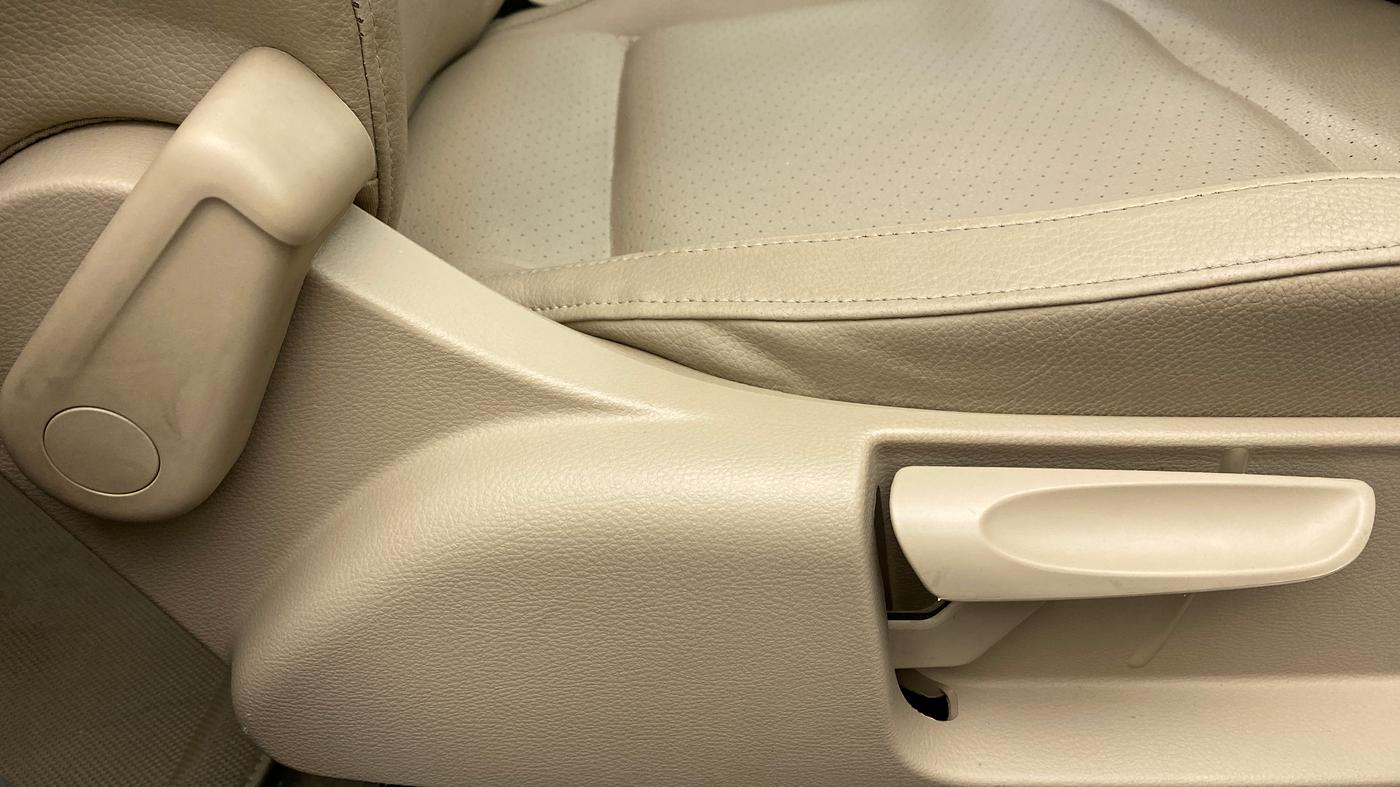 2015 Volkswagen Vento HIGHLINE PETROL, Petrol, Manual, 26,435 km, Driver Side Adjustment Panel