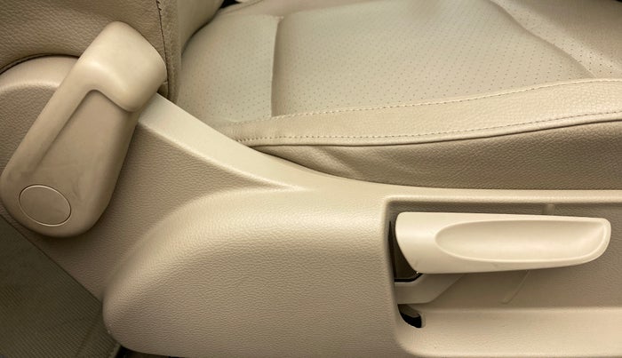 2015 Volkswagen Vento HIGHLINE PETROL, Petrol, Manual, 26,435 km, Driver Side Adjustment Panel