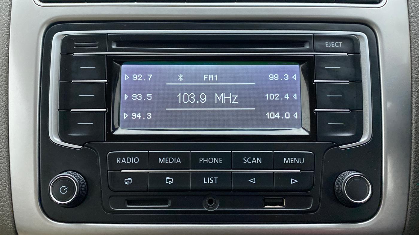 2015 Volkswagen Vento HIGHLINE PETROL, Petrol, Manual, 26,435 km, Infotainment System