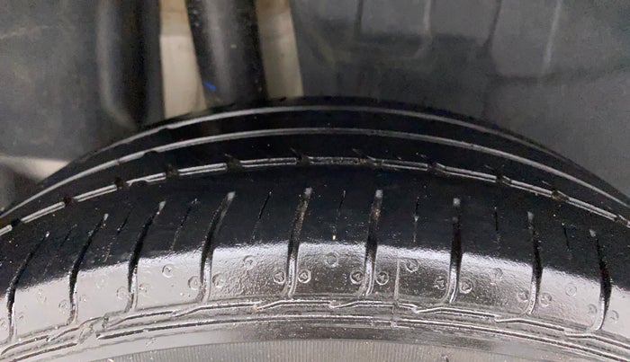 2019 Maruti Swift ZXI PLUS AMT, Petrol, Automatic, 90,696 km, Right Rear Tyre Tread