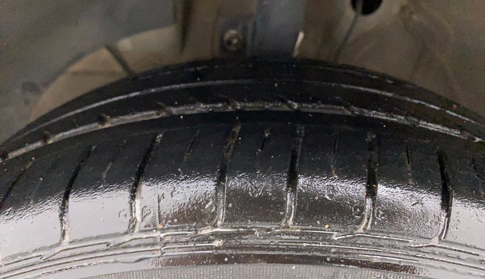 2019 Maruti Swift ZXI PLUS AMT, Petrol, Automatic, 90,696 km, Left Front Tyre Tread