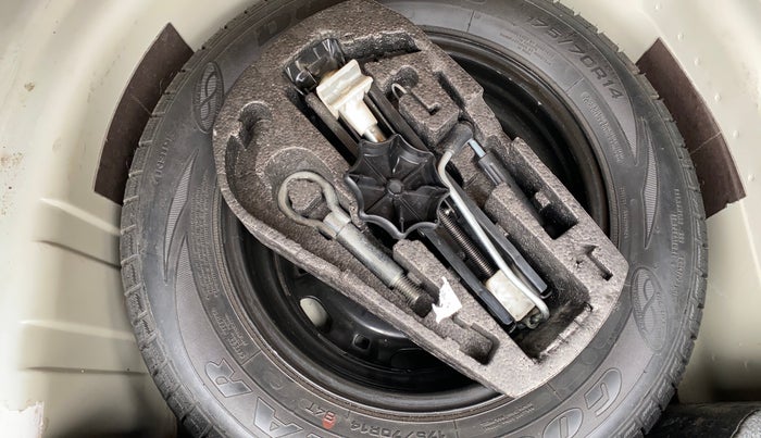 2014 Volkswagen Vento HIGHLINE PETROL AT, Petrol, Automatic, 1,05,011 km, Spare Tyre