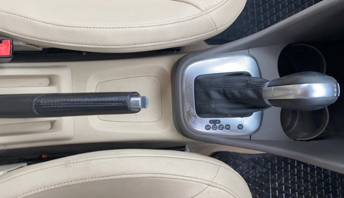 2014 Volkswagen Vento HIGHLINE PETROL AT, Petrol, Automatic, 1,05,011 km, Gear Lever