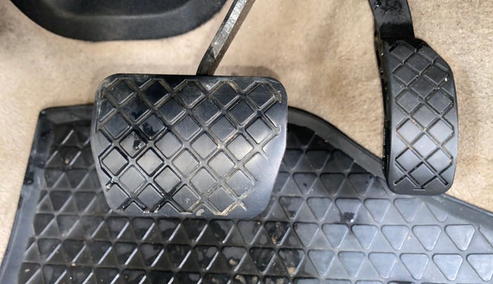 2014 Volkswagen Vento HIGHLINE PETROL AT, Petrol, Automatic, 1,05,011 km, Pedals