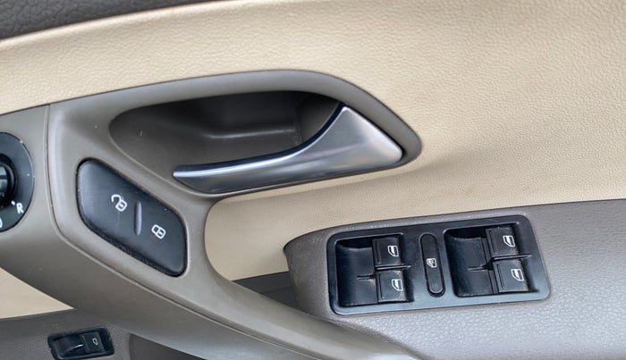 2014 Volkswagen Vento HIGHLINE PETROL AT, Petrol, Automatic, 1,05,011 km, Driver Side Door Panels Control