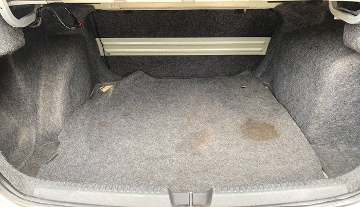 2014 Volkswagen Vento HIGHLINE PETROL AT, Petrol, Automatic, 1,05,011 km, Boot Inside