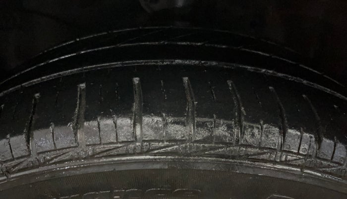 2015 Honda Amaze 1.2L I-VTEC S, Petrol, Manual, 57,418 km, Left Front Tyre Tread