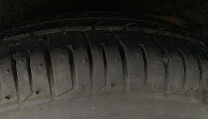2013 Hyundai i10 MAGNA 1.2, Petrol, Manual, 29,331 km, Left Front Tyre Tread