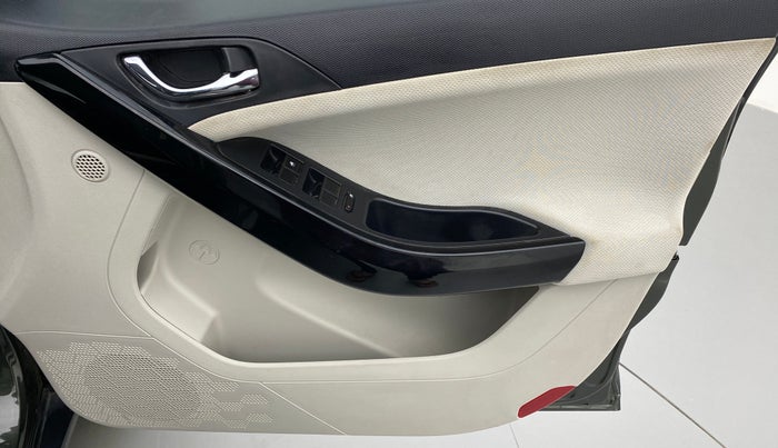 2020 Tata NEXON XZ+ 1.2, Petrol, Manual, 5,780 km, Driver Side Door Panels Control