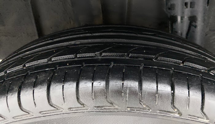 2019 Renault TRIBER RXZ, Petrol, Manual, 86,065 km, Right Rear Tyre Tread