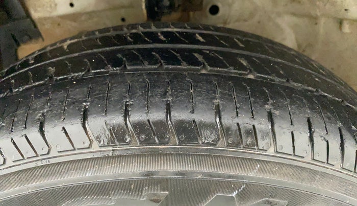2013 Maruti Swift Dzire VXI, Petrol, Manual, 78,853 km, Left Front Tyre Tread