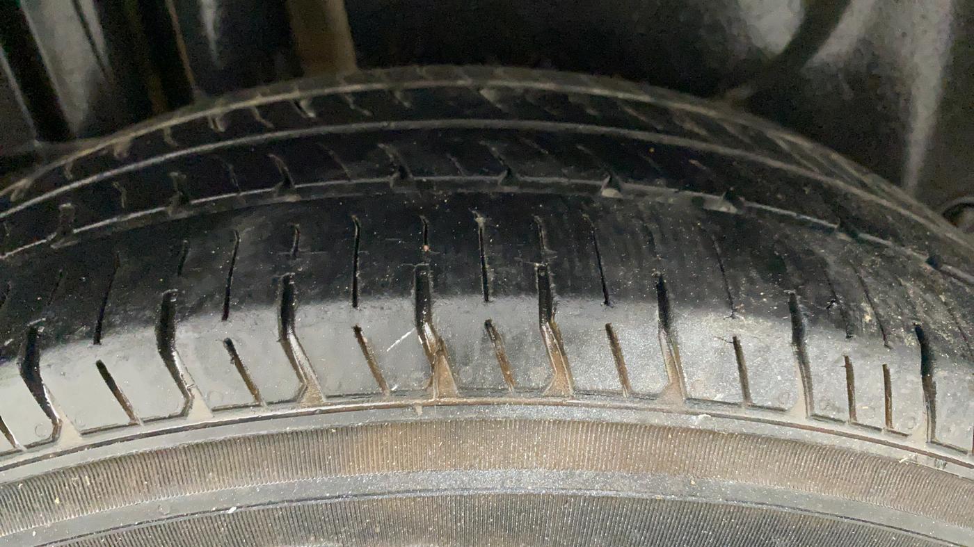 2013 Maruti Swift Dzire VXI, Petrol, Manual, 78,853 km, Right Rear Tyre Tread