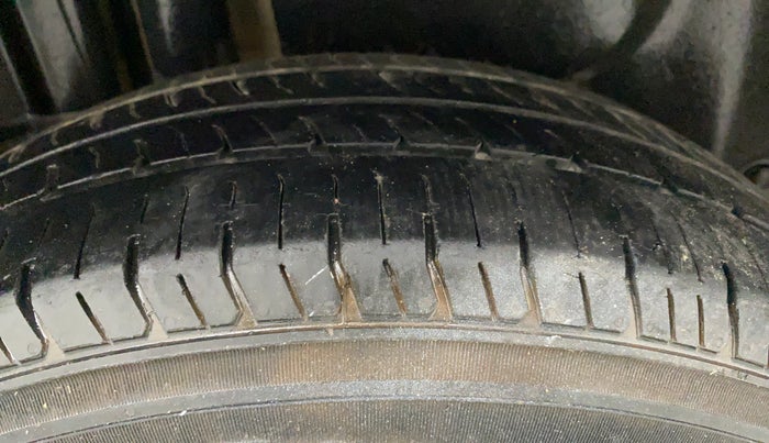 2013 Maruti Swift Dzire VXI, Petrol, Manual, 78,853 km, Right Rear Tyre Tread
