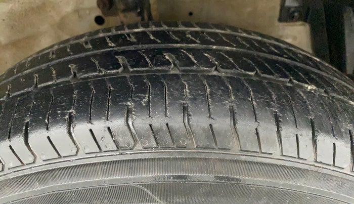 2013 Maruti Swift Dzire VXI, Petrol, Manual, 78,853 km, Right Front Tyre Tread